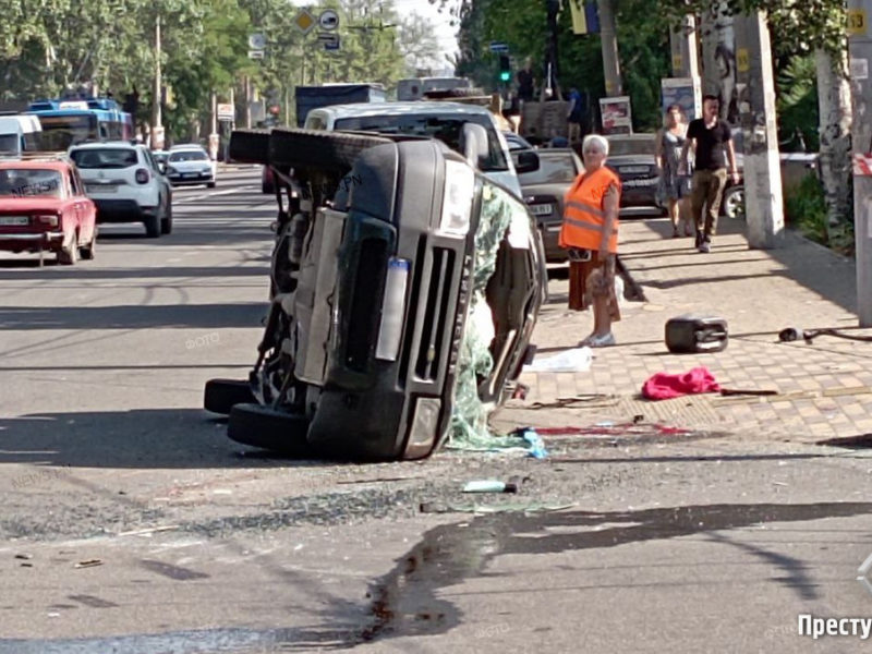 У центрі Миколаєва зіткнулася дві іномарки, загинув військовий