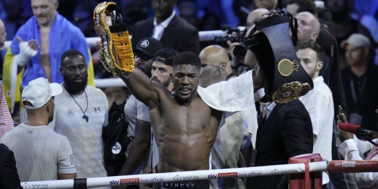 “Коли ти злий, то робиш дурні речі”, – Джошуа вибачився за істерику після поразки Усику