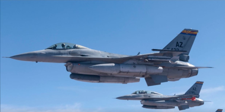 Як і хто буде вчити українських пілотів літати на американських Ф-16