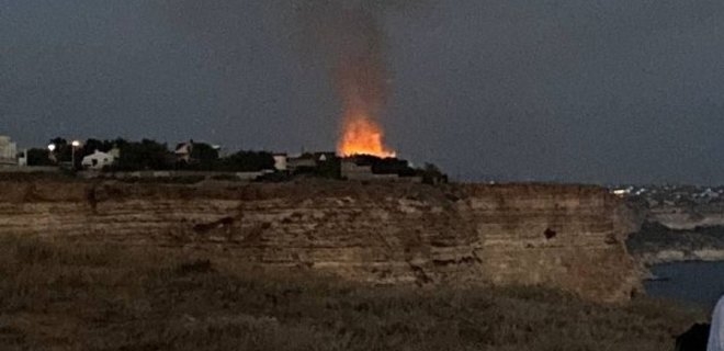 В Севастополі горіло на мисі Фіолент – можливо, через невдалий запуск ракет (ФОТО)