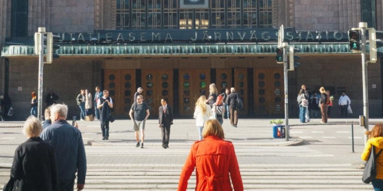 Які країни вже перестали видавати візи росіянам, а які готові відмовитись від російських туристів