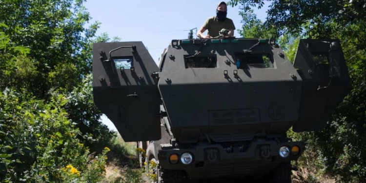 На дерев’яні HIMARS росіяни потратили 10 ракет Калібр вартістю по $6,5 млн. кожна. Тепер таких макетів стане більше