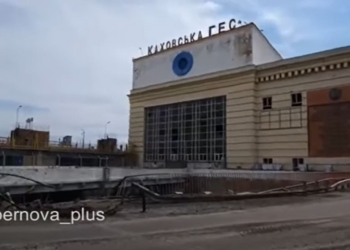 Як виглядає Каховський міст після ракетного удару (ВІДЕО)