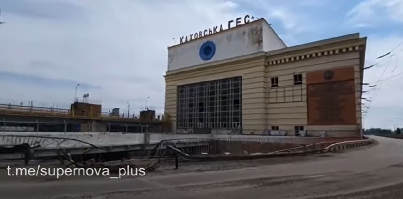 Як виглядає Каховський міст після ракетного удару (ВІДЕО) 5