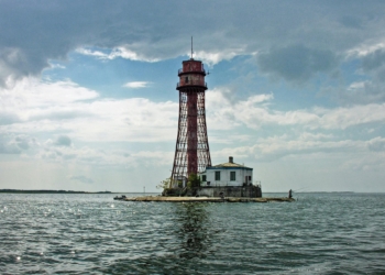 Рашисти атакували 3 ракетами унікальний Аджигольский маяк. Дісталось і Хаблівському