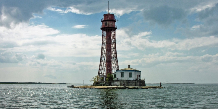 Рашисти атакували 3 ракетами унікальний Аджигольский маяк. Дісталось і Хаблівському