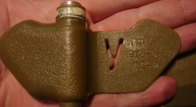 Британія повідомляє про небезпеку – рф використовує протипіхотні “міни-метелики” в Україні