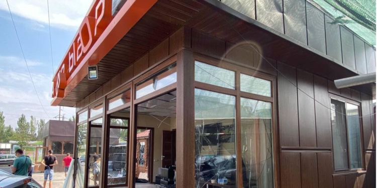 Наслідки чергового обстрілу Миколаєва – одна людина поранена, ракета попала в водопровід (ФОТО)