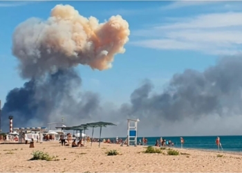 Понад 60 багатоповерхівок пошкоджено внаслідок вибухів на військовому аеродромі в Криму