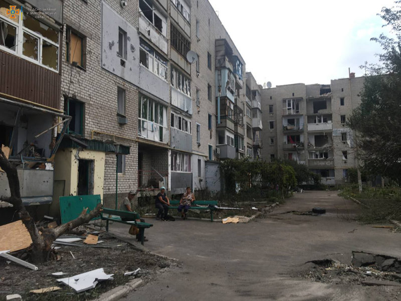 Внаслідок обстрілів Миколаєва та області горіли багатоповерхівка і гараж (ФОТО)