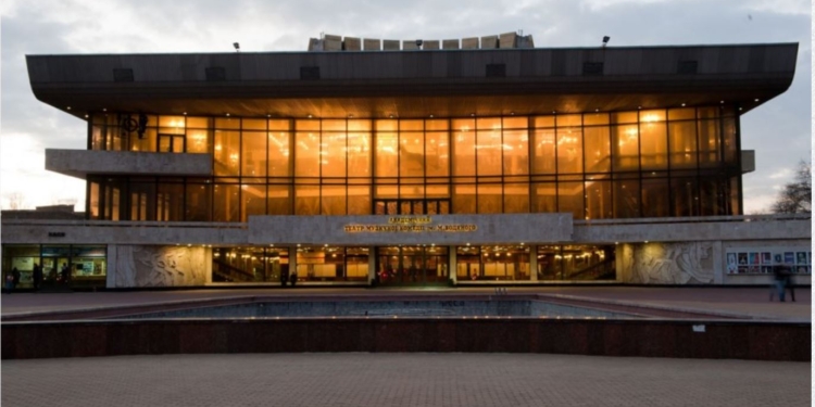 Рашисти можут вдарити по Одеському театру музкомедії – заявили, що на його даху ПЗРК. Міськрада показала, що там (ВІДЕО)