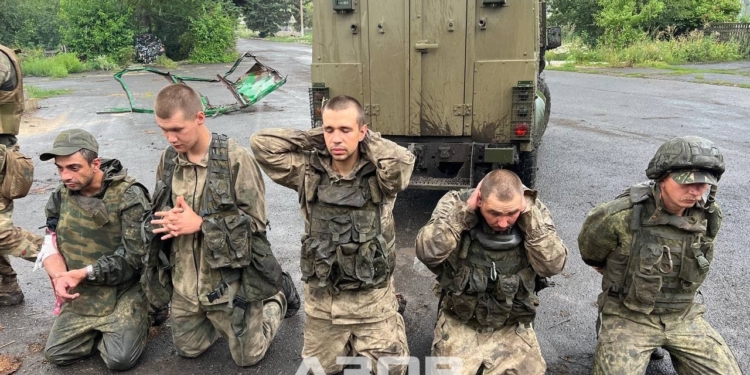 “Ці тварини живі”. Білецький показав партію полонених “Азовом” рашистів (ФОТО)