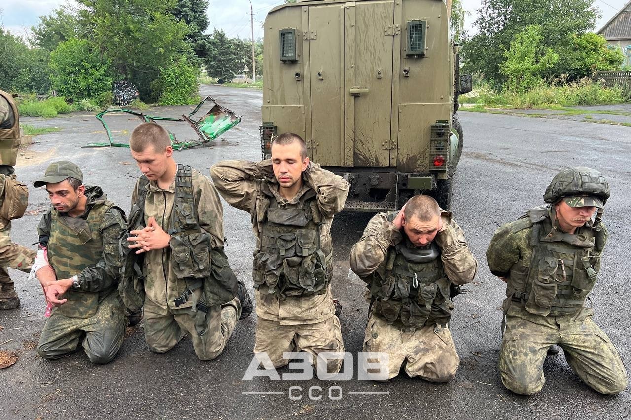 “Ці тварини живі”. Білецький показав партію полонених “Азовом” рашистів (ФОТО)