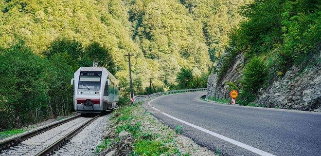Укрзалізниця відновила в Карпатах колію, збудовану за часів Австро-Угорщини. Коли Румунія зробить те саме, буде добре всім (ФОТО)