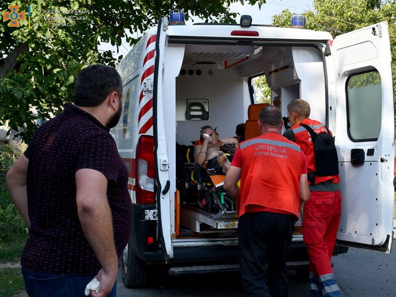 Кількість поранених внаслідок сьогоднішнього обстрілу в Миколаєві зросла до 24 (ФОТО, ВІДЕО)