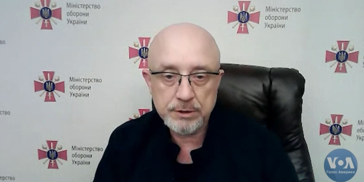 Вибухи в Криму, втрати росії, плани України, західна зброя. Інтервю міністра оборони Резнікова “Голосу Америки” (ВІДЕО)