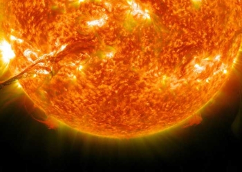 Гігантська комета врізалася в Сонце, – камера НАСА це засняла (ВІДЕО)