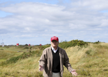 ФБР конфіскувало паспорти у Трампа. Чим це йому загрожує