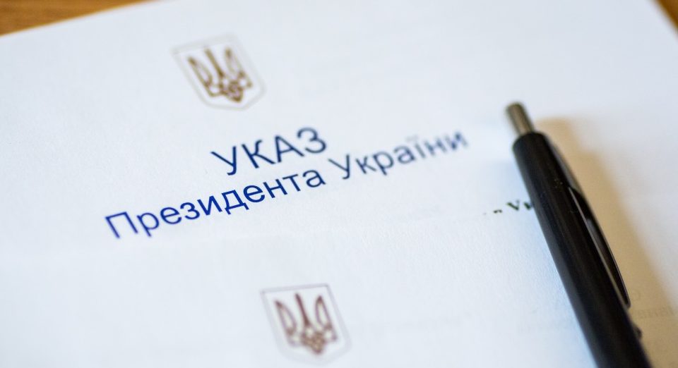 Україна ввела санкції проти 185 юридичних та фізичних осіб, які допомагають росіянам перевозити зброю та війська для війни в Україні 43