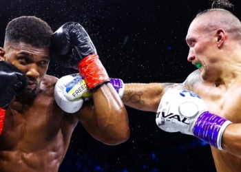 Усик знову переміг Джошуа
