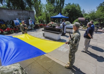 Олексія та Раїсу Вадатурських поховали в Миколаєві (ФОТО)