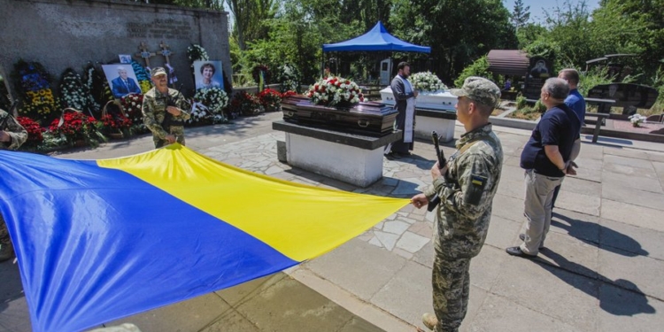 Олексія та Раїсу Вадатурських поховали в Миколаєві (ФОТО)