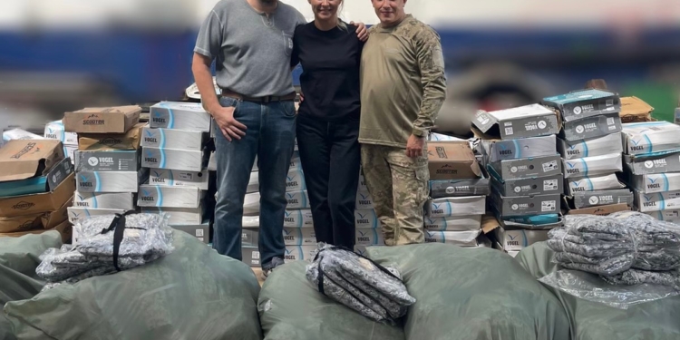 Команда Ганни Замазєєвої передала для військових комплекти спецформи та тактичне взуття (ФОТО, ВІДЕО)