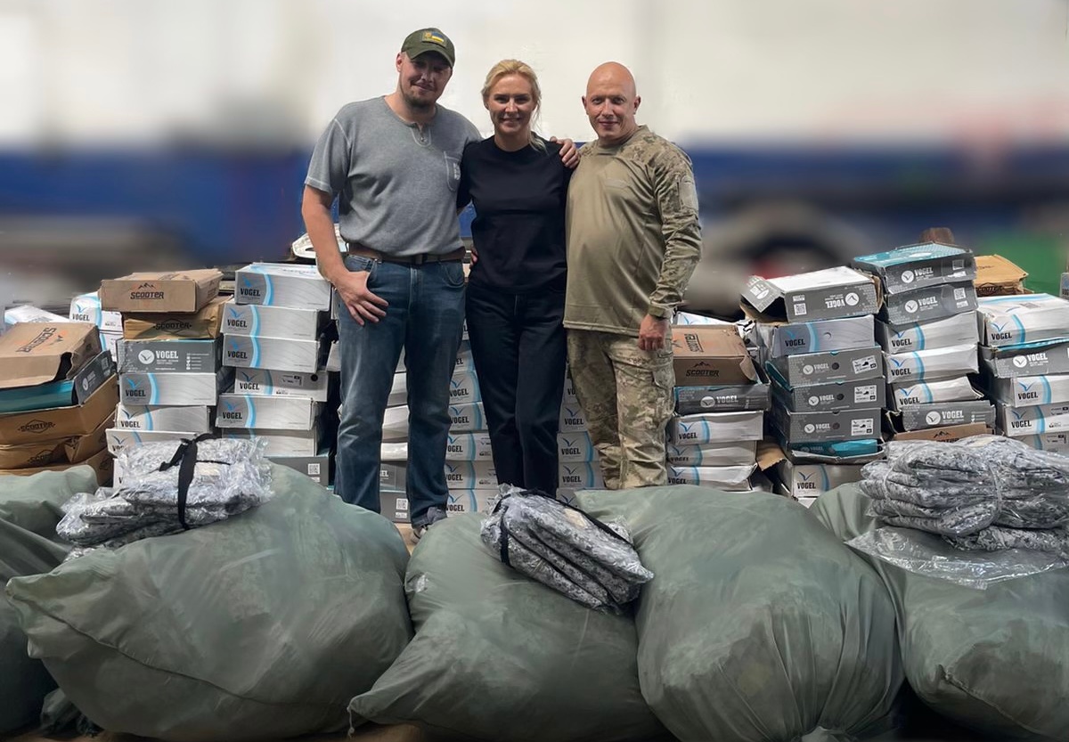 Команда Ганни Замазєєвої передала для військових комплекти спецформи та тактичне взуття (ФОТО, ВІДЕО)