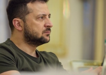 Відповідь на петицію: Зеленський втретє відмовився скасувати заборону на виїзд за кордон