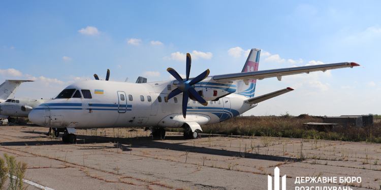 Суд арештував літак, який власник-колаборант планував передати агресору після захоплення південних областей (ФОТО, ВІДЕО)