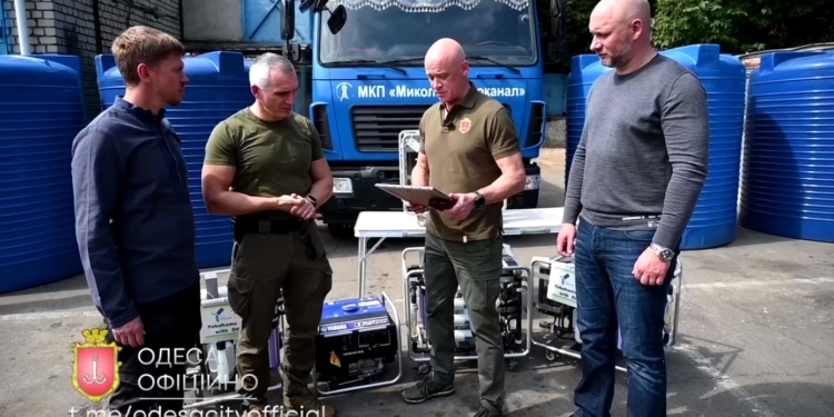 Мер Миколаєва отримав відзнаку «За оборону Одеси» (ВІДЕО)