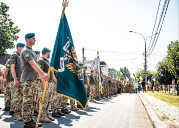 «Маємо за честь бути на варті захисту твоїх мешканців!»: морпіхи привітали Миколаїв з Днем міста