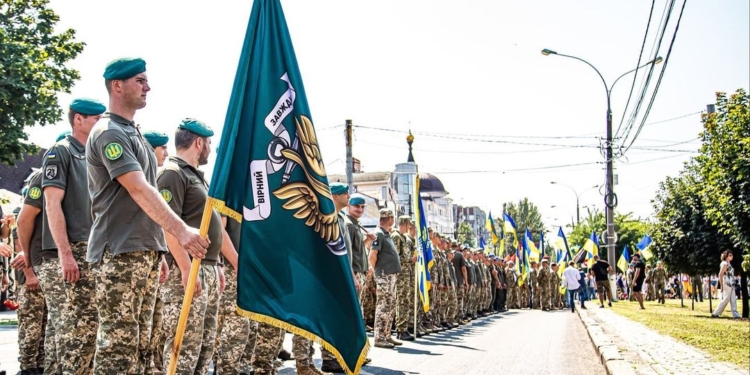 «Маємо за честь бути на варті захисту твоїх мешканців!»: морпіхи привітали Миколаїв з Днем міста