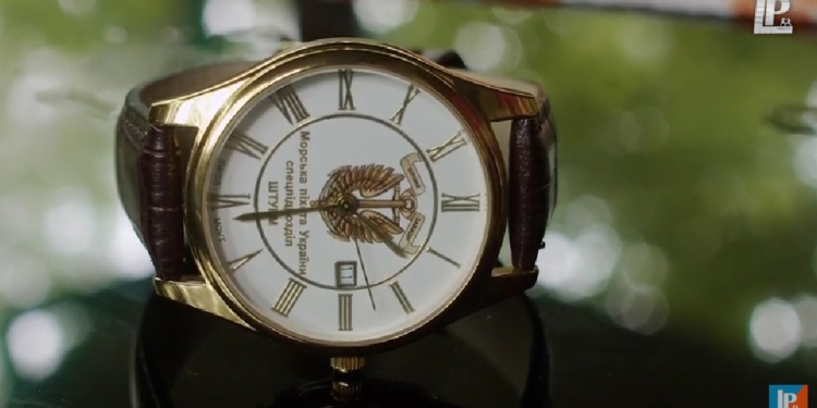 Добробат ветеранів морської піхоти «Штурм» подарує Олександру Усику унікальний годинник (ВІДЕО)