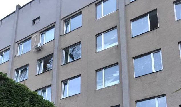 Росіяни вночі знов обстріляли Миколаїв – постраждали лікарня та автогаражний кооператив (ФОТО)