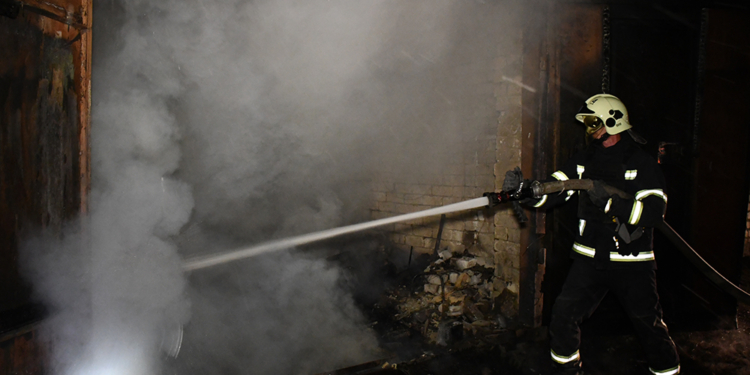 В Миколаєві за добу було дві пожежі, і обидві – через російські обстріли (ФОТО)