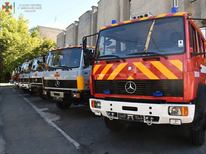 Рятувальникам Миколаївщини передали нові аварійно-рятувальні та пожежні автомобілі (ФОТО)