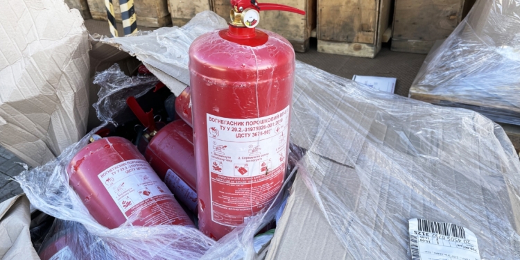 Обладнання гуртожитку для переселенців і містян, які втратили житло, в Миколаєві продовжується: отримано протипожежне обладнання (ФОТО)