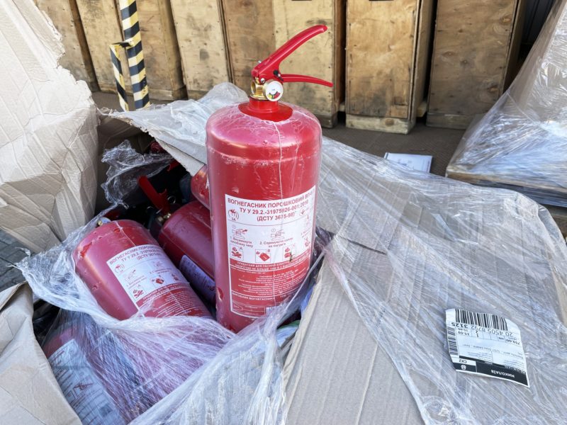 Обладнання гуртожитку для переселенців і містян, які втратили житло, в Миколаєві продовжується: отримано протипожежне обладнання (ФОТО)