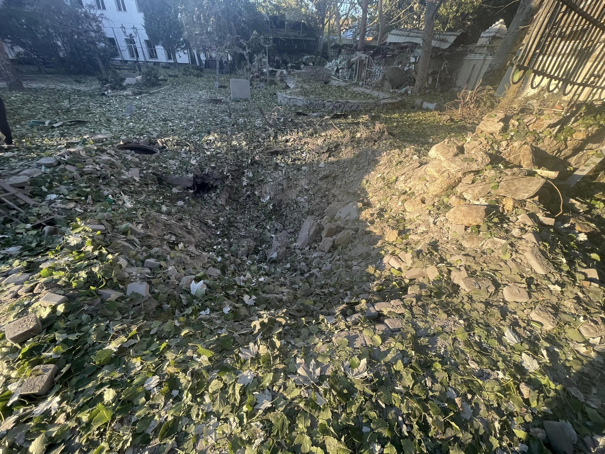 Росіяни знов потужно обстріляли Миколаїв вночі, постраждали житлові будинки та заклади цивільної інфраструктури – мер