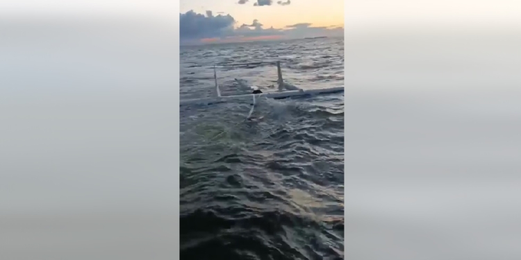 Українські військові показали збитий на Півдні іранський безпілотник “Mohajer-6” (ВІДЕО)