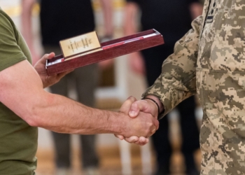 Зеленський встановив День воєнної розвідки України, зустрівся з розвідниками і вручив державні нагороди (ФОТО)