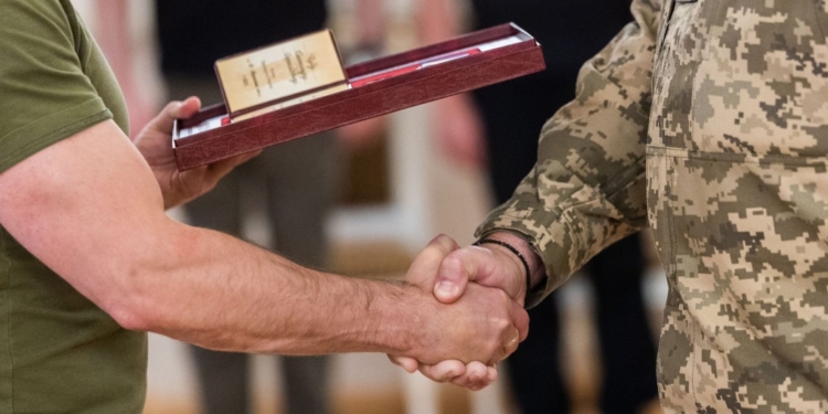 Зеленський встановив День воєнної розвідки України, зустрівся з розвідниками і вручив державні нагороди (ФОТО)