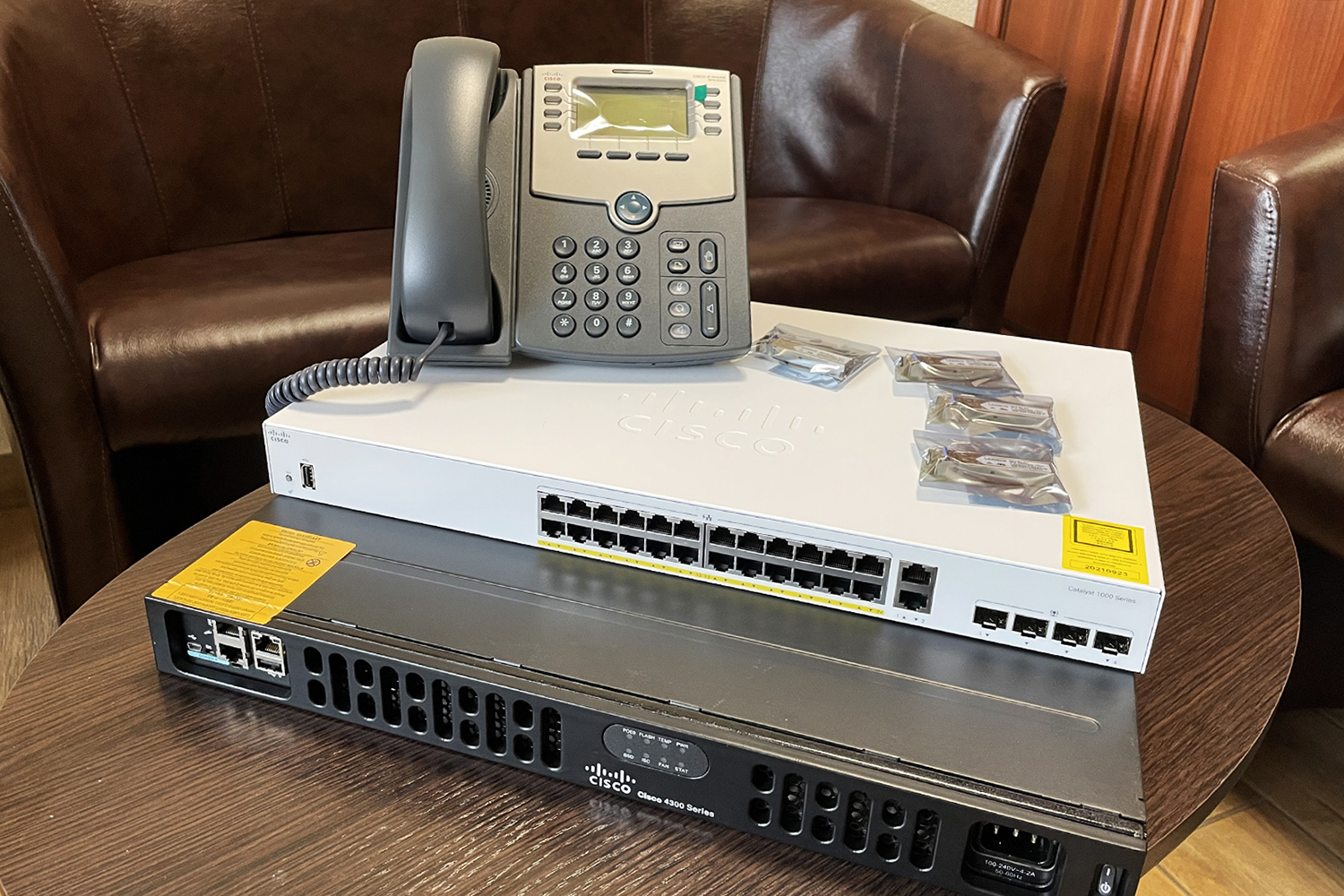 Миколаїв отримав третю партію сучасного обладнання для IP-телефонії для завершення технічного переоснащення міського кол-центру (ФОТО)