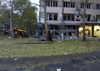 Пресофіцер Миколаївської ОВА показав наслідки ракетного обстрілу Миколаєва (ВІДЕО)