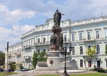 Пам’ятник російській імператриці Катерині ІІ в Одесі поки буде стояти – міськрада не підтримала його демонтаж та перенесення