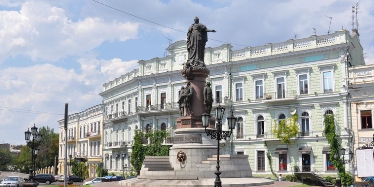 Пам’ятник російській імператриці Катерині ІІ в Одесі поки буде стояти – міськрада не підтримала його демонтаж та перенесення