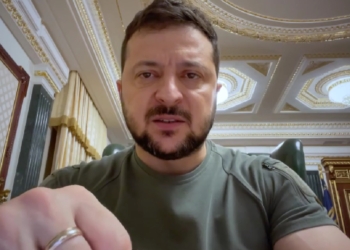 «Не лезьте на нашу землю, в нашу душу и в нашу культуру». У Зверненні Зеленського – інформація не тільки для тих, «кто понимает только по-русски» (ВІДЕО)