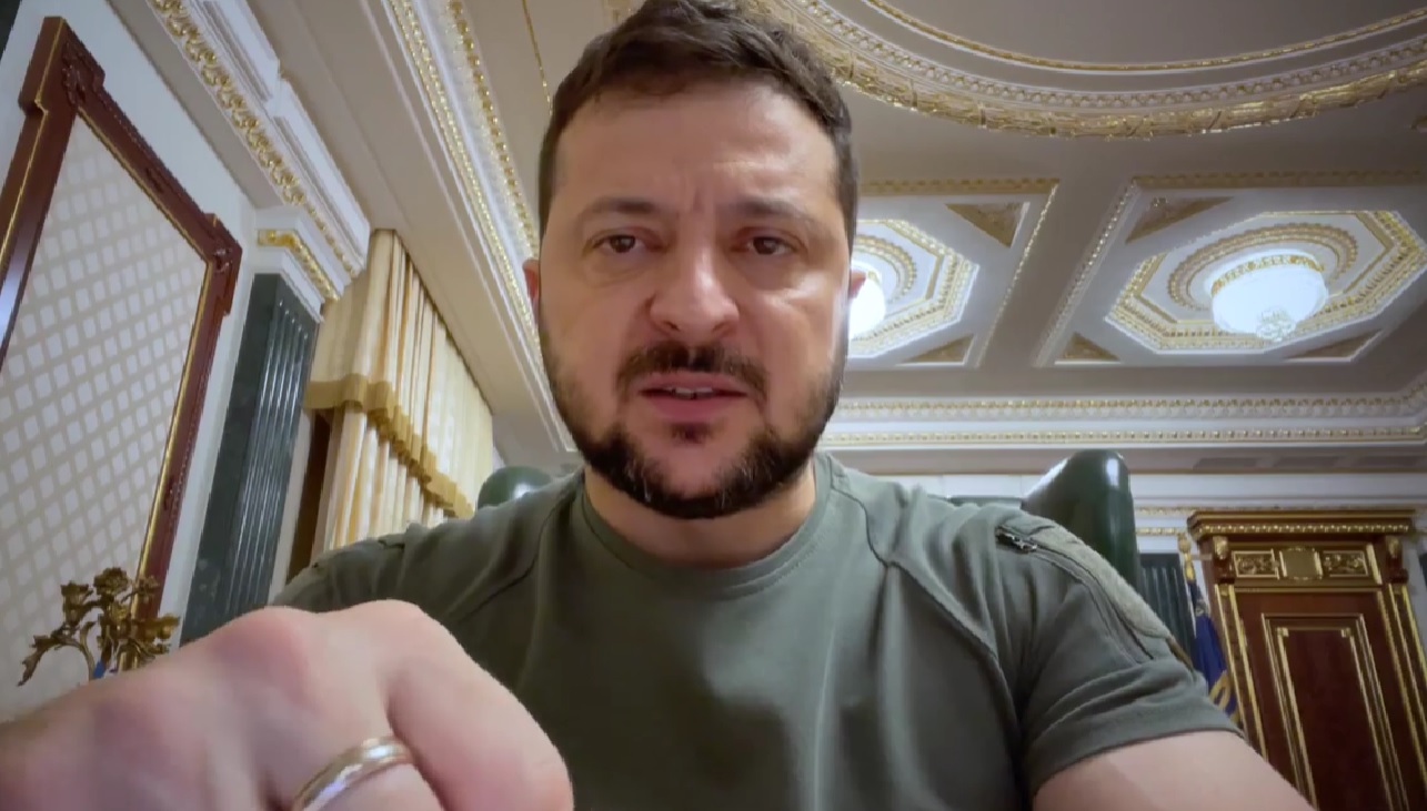 «Не лезьте на нашу землю, в нашу душу и в нашу культуру». У Зверненні Зеленського – інформація не тільки для тих, «кто понимает только по-русски» (ВІДЕО)