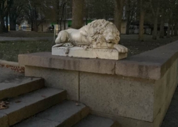 В Миколаєві прибрали Аркасівських левів – щоб вберегти під час російських атак на місто